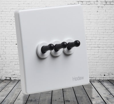 Mondo Retro Series (White w/ Black Dial)