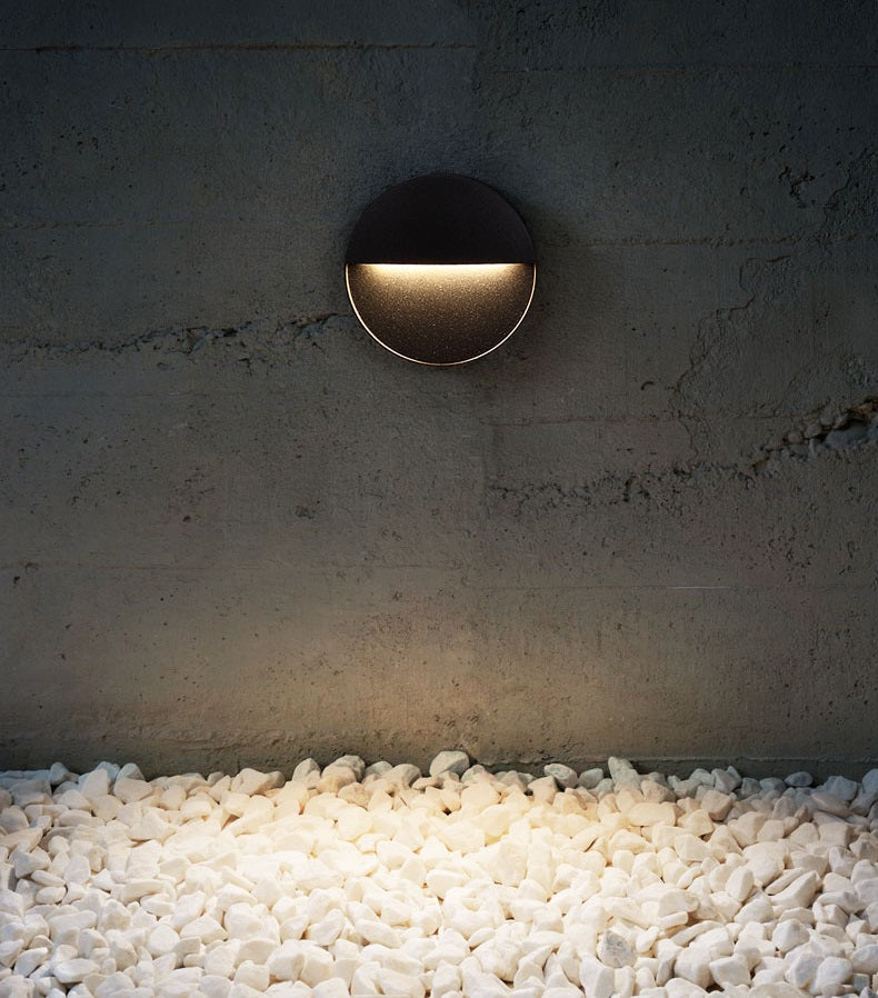 Morris Outdoor Wall Light