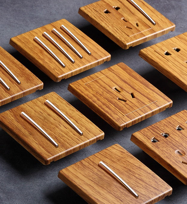 Marlowe Series (Oak w/ Gold Dial)