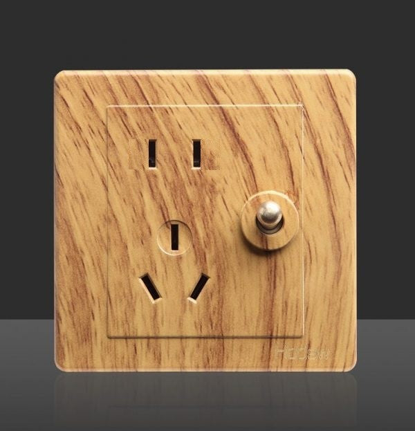 Mondo Retro Series (Oak w/ Gold Dial)